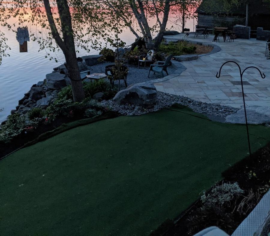 Backyard putting green & patio — Chemong Lake